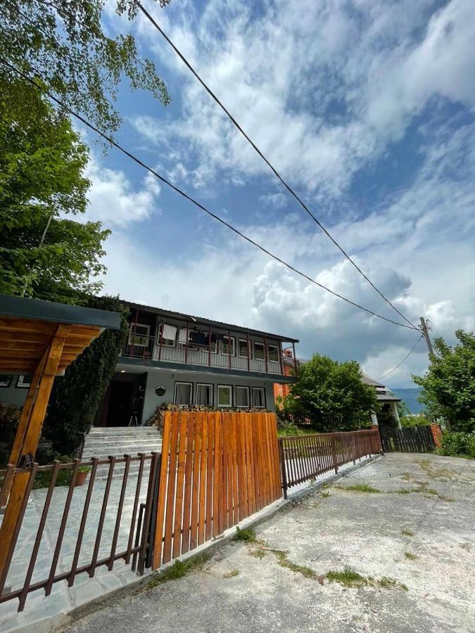 Vertical Hostel Mavrovo Bagian luar foto