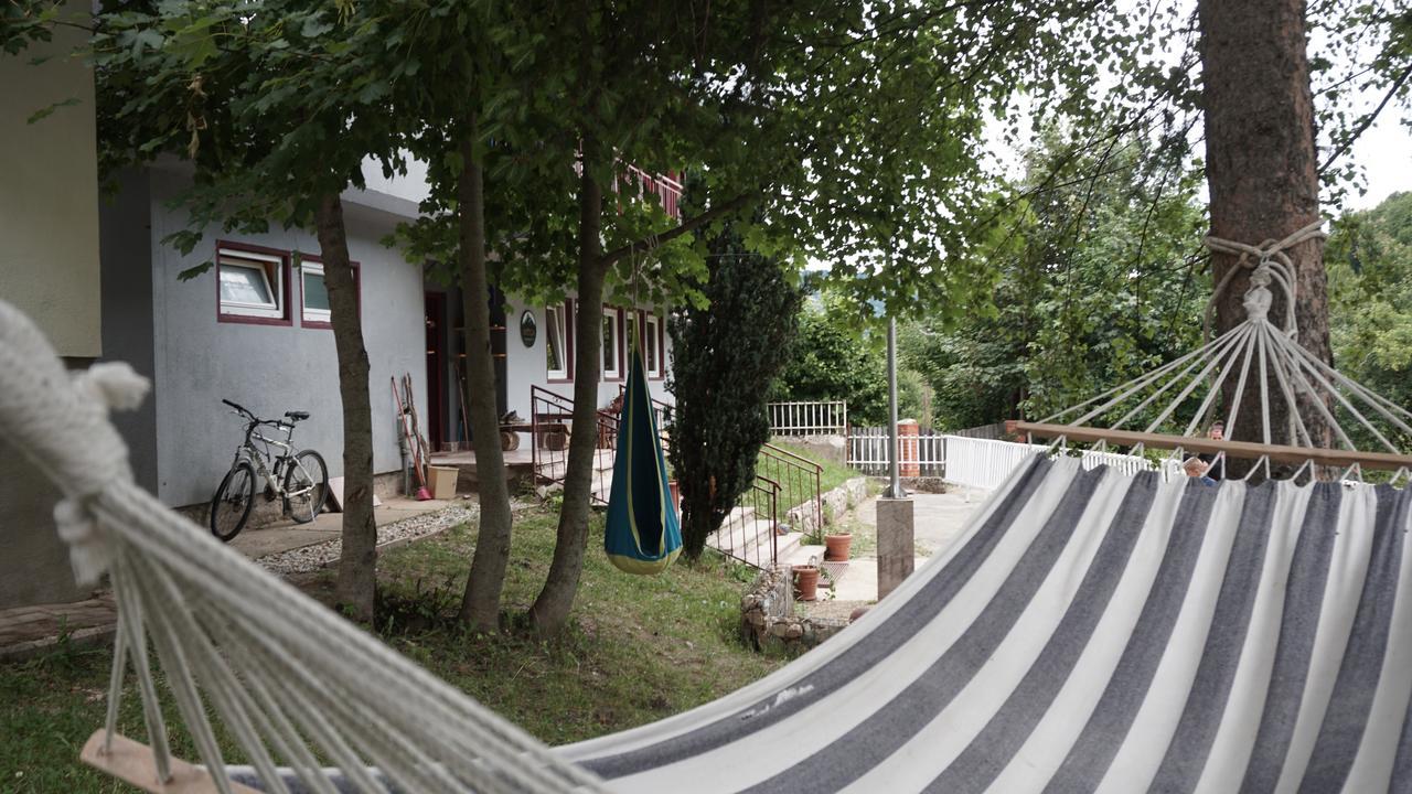 Vertical Hostel Mavrovo Bagian luar foto