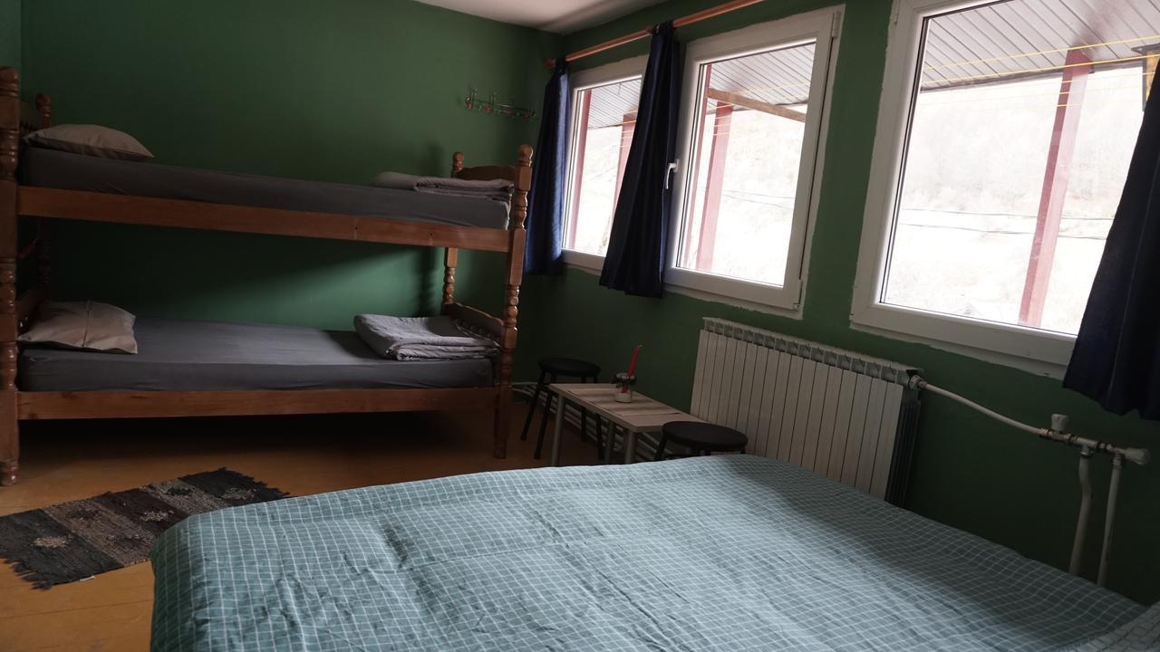 Vertical Hostel Mavrovo Bagian luar foto